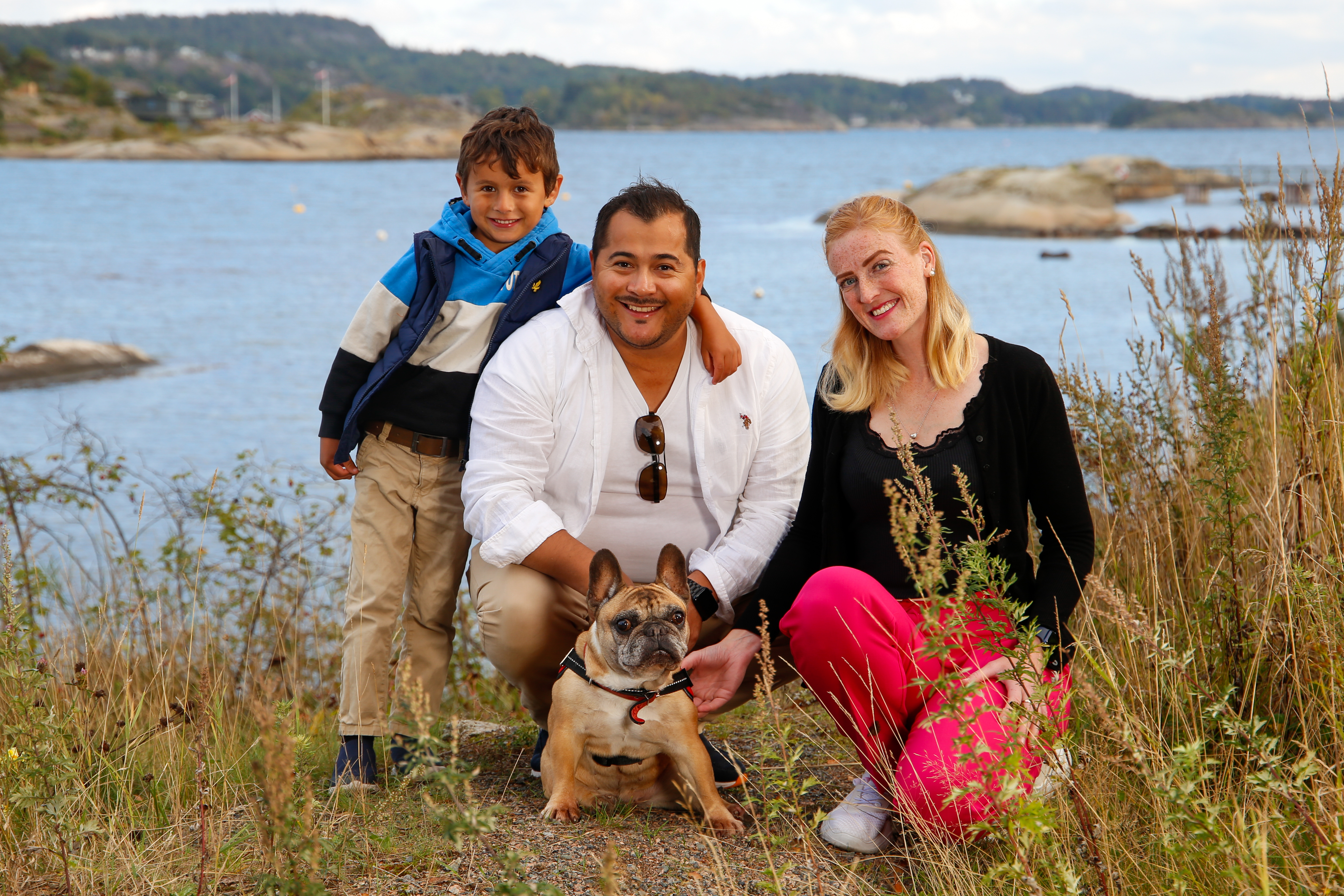 Familie ved vannet
